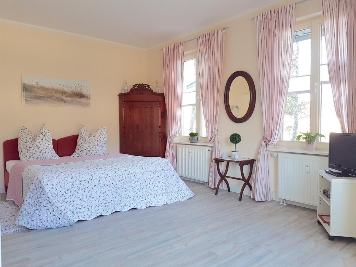 Ferienwohnungen im Haus Borée Prerow Exterior foto